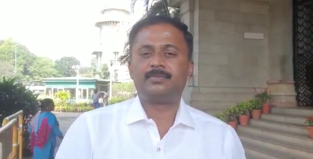 ಗೃಹಲಕ್ಷ್ಮಿ ಯೋಜನೆ ನಿಲ್ಲಿಸುವ ಪ್ರಶ್ನೆಯೇ ಇಲ್ಲ: ಗ್ಯಾರಂಟಿ ಸಮಿತಿ ಉಪಾಧ್ಯಕ್ಷ ದಿನೇಶ್ ಗೂಳಿಗೌಡ ಭರವಸೆ