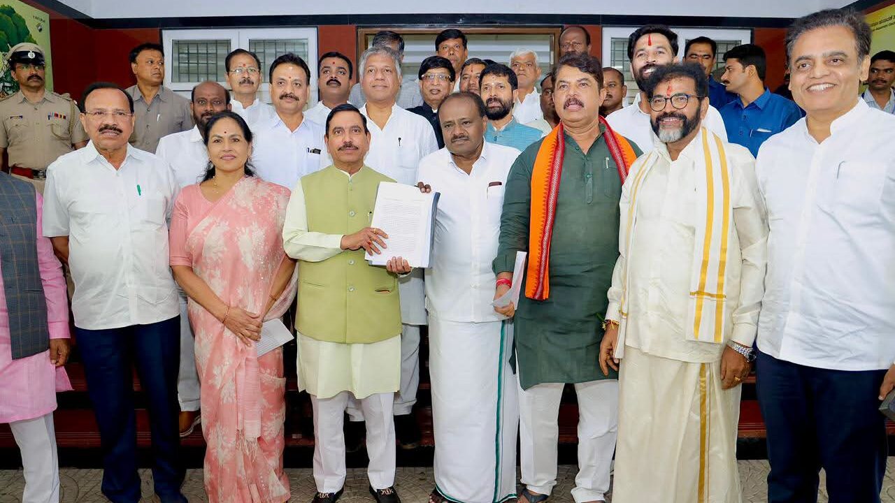ಮತದಾರರ ಪಟ್ಟಿಯಲ್ಲಿ ಭಾರಿ ಗೋಲ್‌ಮಾಲ್ ಆತಂಕ: ದೆಹಲಿಯಲ್ಲಿ ಚುನಾವಣಾ ಆಯೋಗಕ್ಕೆ ದಾಖಲೆ ಸಮೇತ ದೂರು ನೀಡಿದ ಸಚಿವ ಪ್ರಹ್ಲಾದ್ ಜೋಶಿ!
