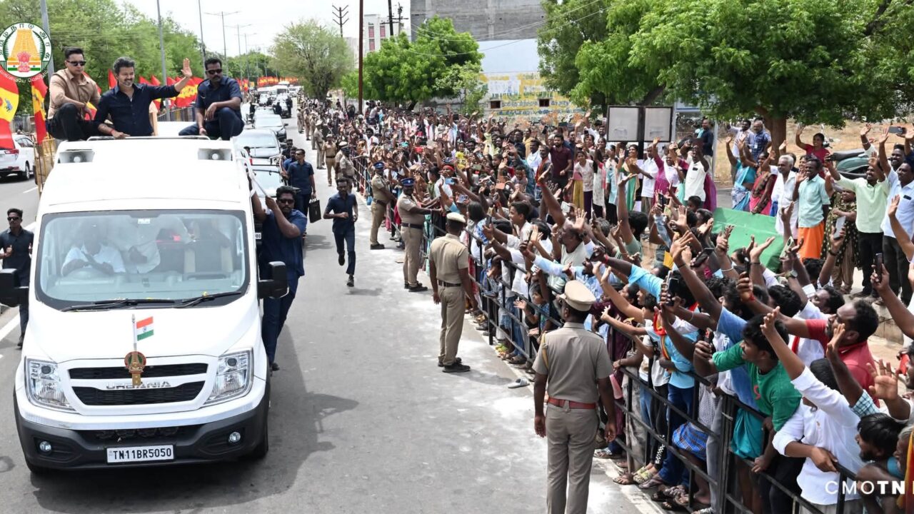 ‘ಅದು ನನ್ನ ಜೀವನದ ಅತ್ಯಂತ ಕರಾಳ ದಿನ’..! ಕರೂರಿನಲ್ಲಿ ಭಾವುಕರಾದ ಸಿಎಂ ವಿಜಯ್; ಮೃತರ ನೆನಪಿನಲ್ಲಿ ಭವ್ಯ ಸ್ಮಾರಕ ನಿರ್ಮಾಣದ ಘೋಷಣೆ