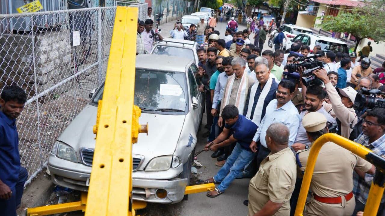 ಬೆಂಗಳೂರಲ್ಲಿ ಆಪರೇಷನ್ ಅನಾಥ ವಾಹನ: ಬರೋಬ್ಬರಿ 1,286 ಬಿಡಾಡಿ ವೆಹಿಕಲ್ಸ್ ಗೆ ನೋಟಿಸ್, 172 ಗಾಡಿಗಳು ಜಪ್ತಿ!