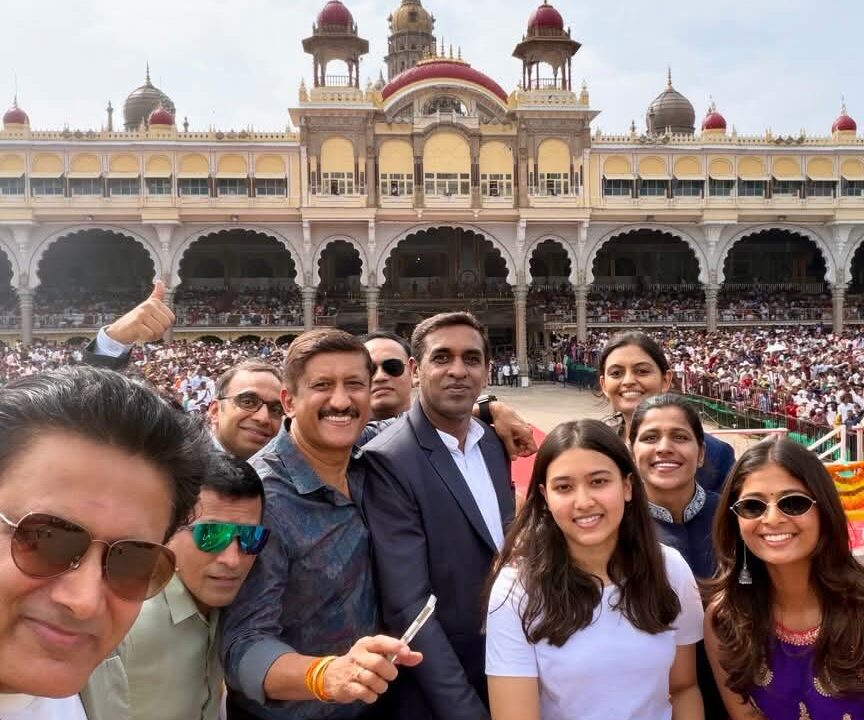 ದಸರಾ ಜಂಬೂ ಸವಾರಿಯಲ್ಲಿ ಕ್ರೀಡಾ ತಾರೆಗಳ ಮೆರುಗು: ಹೆಮ್ಮೆಯ ಕ್ರೀಡಾಪಟುಗಳೊಂದಿಗೆ ಮೆರವಣಿಗೆಯಲ್ಲಿ ಪಾಲ್ಗೊಂಡ ಅನಿಲ್ ಕುಂಬ್ಳೆ